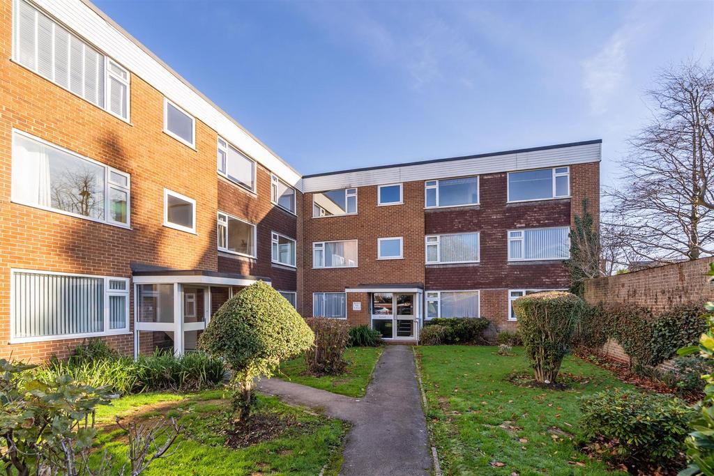 32 Croftleigh Gardens 15.jpg