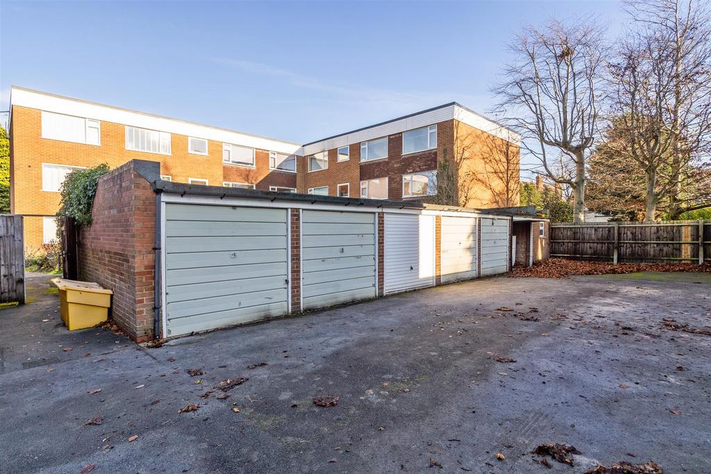 32 Croftleigh Gardens 16.jpg