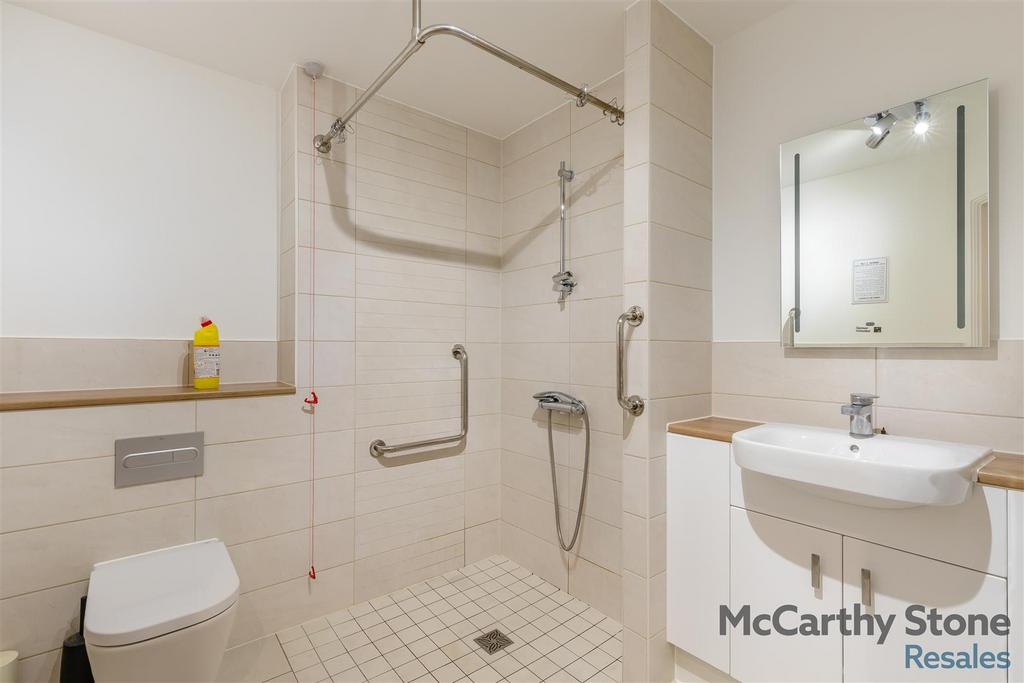 8669243-interior10.jpg