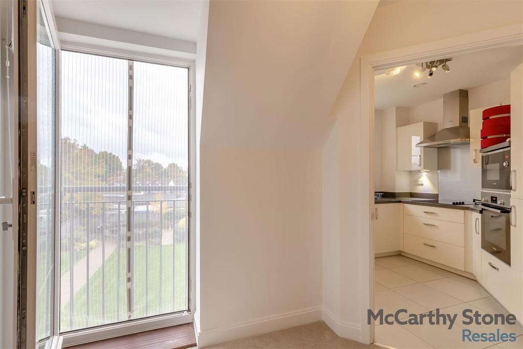 8669243-interior06.jpg