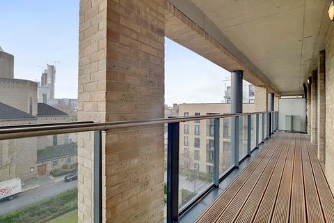 3 bedroom flat to rent, Casson Apartments, Upper North Street E14