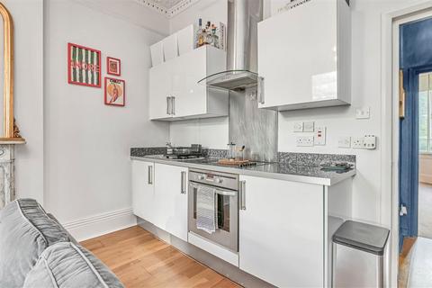 1 bedroom flat for sale, Kennington Park Road, London SE11
