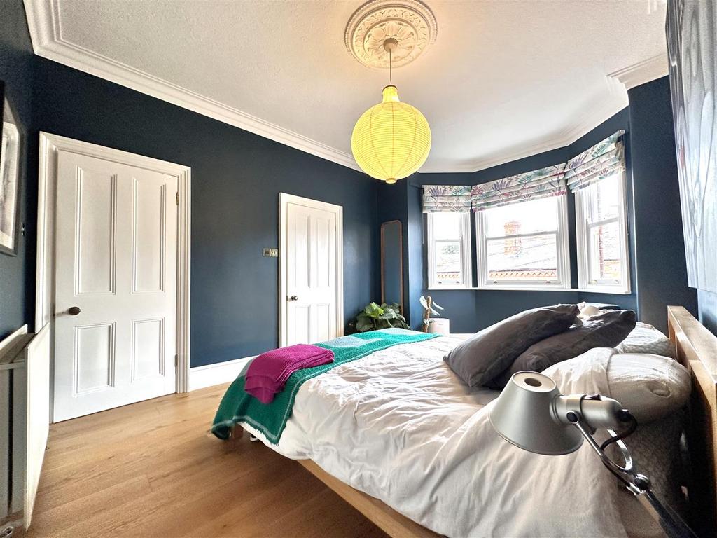 Bay-Fronted Bedroom One Into En-Suite 655