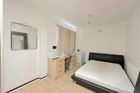 undefined, The Glen, Southall UB2
