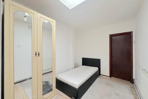undefined, The Glen, Southall UB2