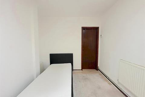 undefined, The Glen, Southall UB2