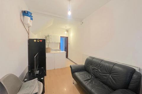 undefined, The Glen, Southall UB2
