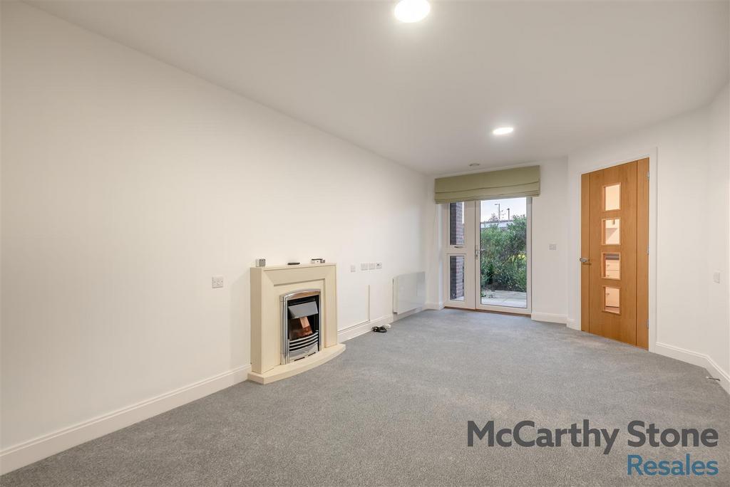 8669239-interior10.jpg