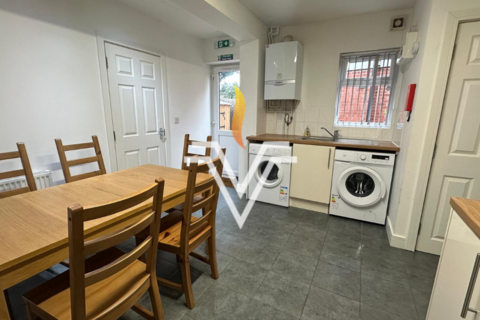 5 bedroom semi-detached house to rent, Charter Avenue, Coventry