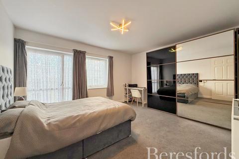 undefined, Lower Mardyke Avenue, Rainham, RM13