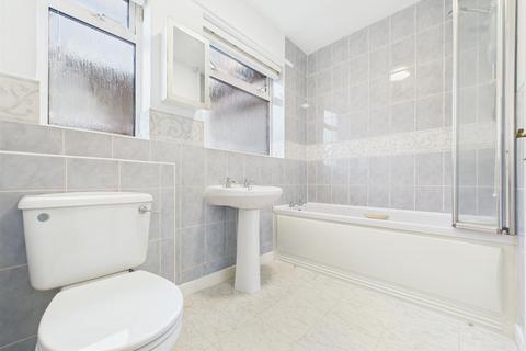 2 bedroom bungalow to rent, Newlands Avenue, Whitley Bay
