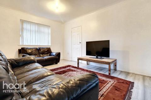 3 bedroom semi-detached house for sale, Thistlemoor Road, Peterborough