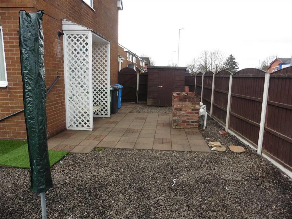 Side / Barbecue Area