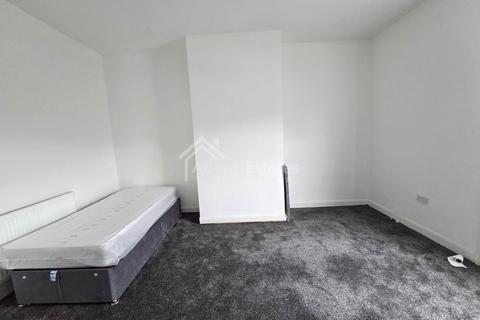 2 bedroom flat to rent, Brewery Lane, Dewsbury
