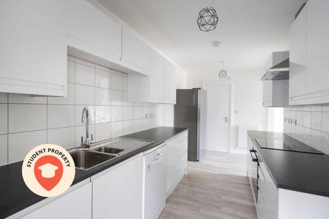 6 bedroom semi-detached house to rent, Shetland Road, Southmead, Bristol, Bristol, BS10