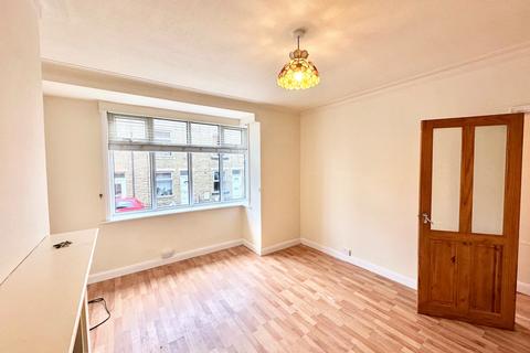 3 bedroom semi-detached house to rent, Harley Street  Todmorden