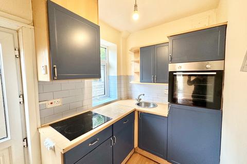 3 bedroom semi-detached house to rent, Harley Street  Todmorden