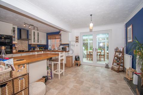 4 bedroom detached house for sale, Golding Close, Loughborough