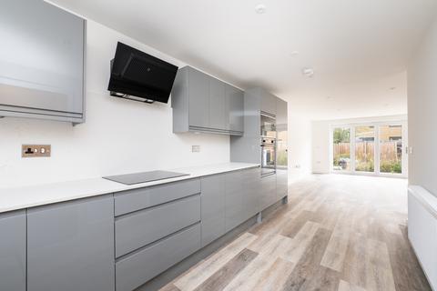 undefined, Commonside East, Mitcham CR4