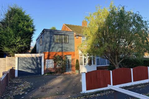 4 bedroom semi-detached house for sale, Bredon Avenue, Stourbridge, DY9 7NR