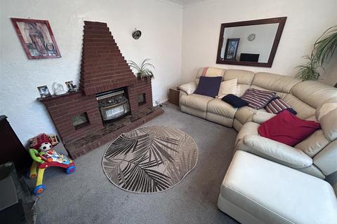 4 bedroom semi-detached house for sale, Bredon Avenue, Stourbridge, DY9 7NR