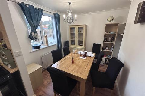 4 bedroom semi-detached house for sale, Bredon Avenue, Stourbridge, DY9 7NR