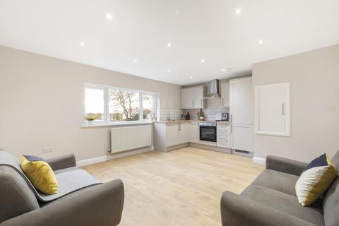 2 bedroom flat to rent, Lidgett Lane, Leeds LS17