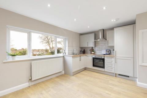 2 bedroom flat to rent, Lidgett Lane, Leeds LS17