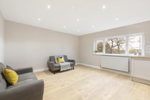 2 bedroom flat to rent, Lidgett Lane, Leeds LS17