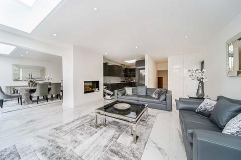 undefined, Riverside, Staines-Upon-Thames TW18