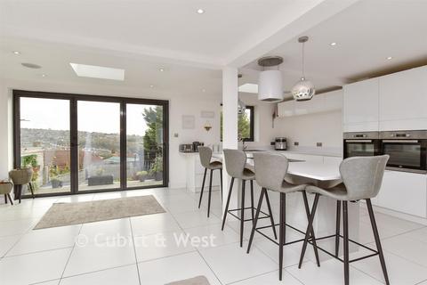 4 bedroom detached bungalow for sale, Deneside, Brighton BN1