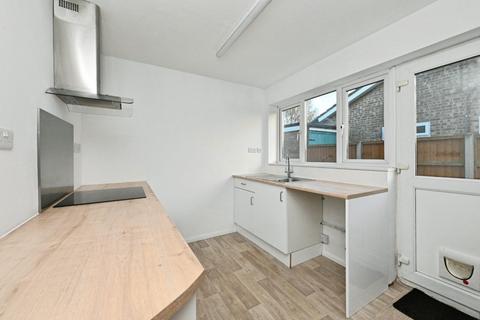 2 bedroom semi-detached bungalow to rent, Goosander Close, King's Lynn PE31