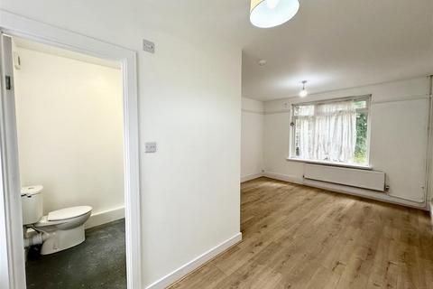 undefined, Elmwood Avenue, Feltham
