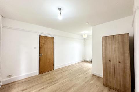 undefined, Elmwood Avenue, Feltham