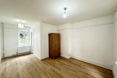undefined, Elmwood Avenue, Feltham