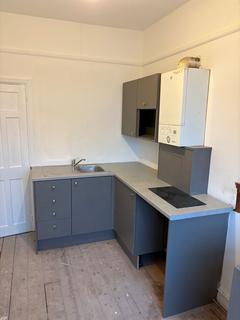 2 bedroom flat to rent, Westbourne Avenue, Whitefield M45