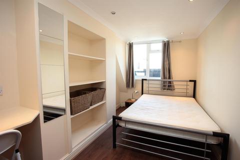 2 bedroom flat to rent, Voss Street, London