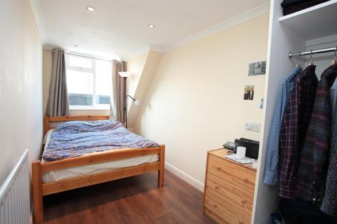 2 bedroom flat to rent, Voss Street, London