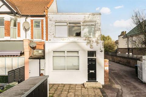 undefined, Upper Richmond Road West, London SW14