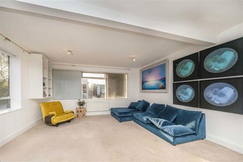 undefined, Upper Richmond Road West, London SW14