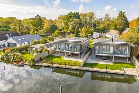 undefined, Riverside, Staines-Upon-Thames TW18