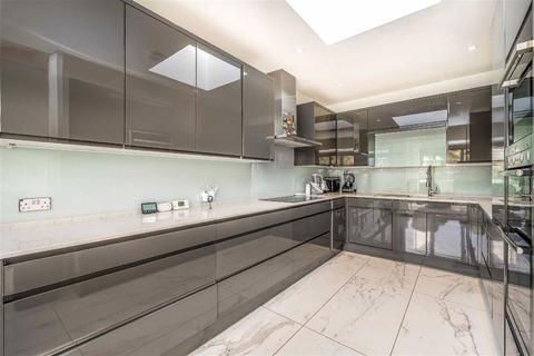 undefined, Riverside, Staines-Upon-Thames TW18
