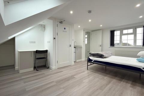 6 bedroom house share to rent, Sheffield Road, Slough