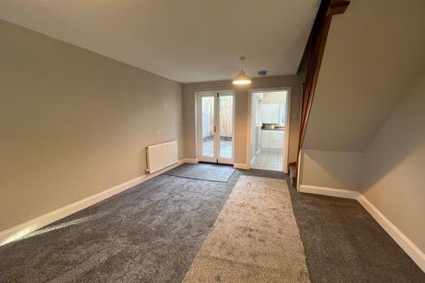 2 bedroom end of terrace house to rent, High Street, Collingtree, NN4 0NE