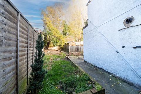 2 bedroom ground floor flat for sale, Tanfield Avenue, London, NW2