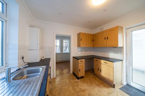 2 bedroom ground floor flat for sale, Tanfield Avenue, London, NW2