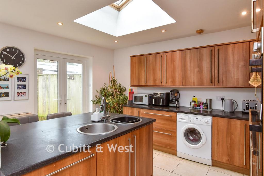 Kitchen / Dining Area