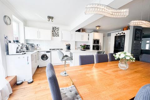 4 bedroom semi-detached house for sale, Manor Road, Benfleet, SS7
