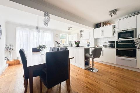 4 bedroom semi-detached house for sale, Manor Road, Benfleet, SS7