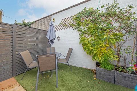 undefined, New Road, Hounslow TW3